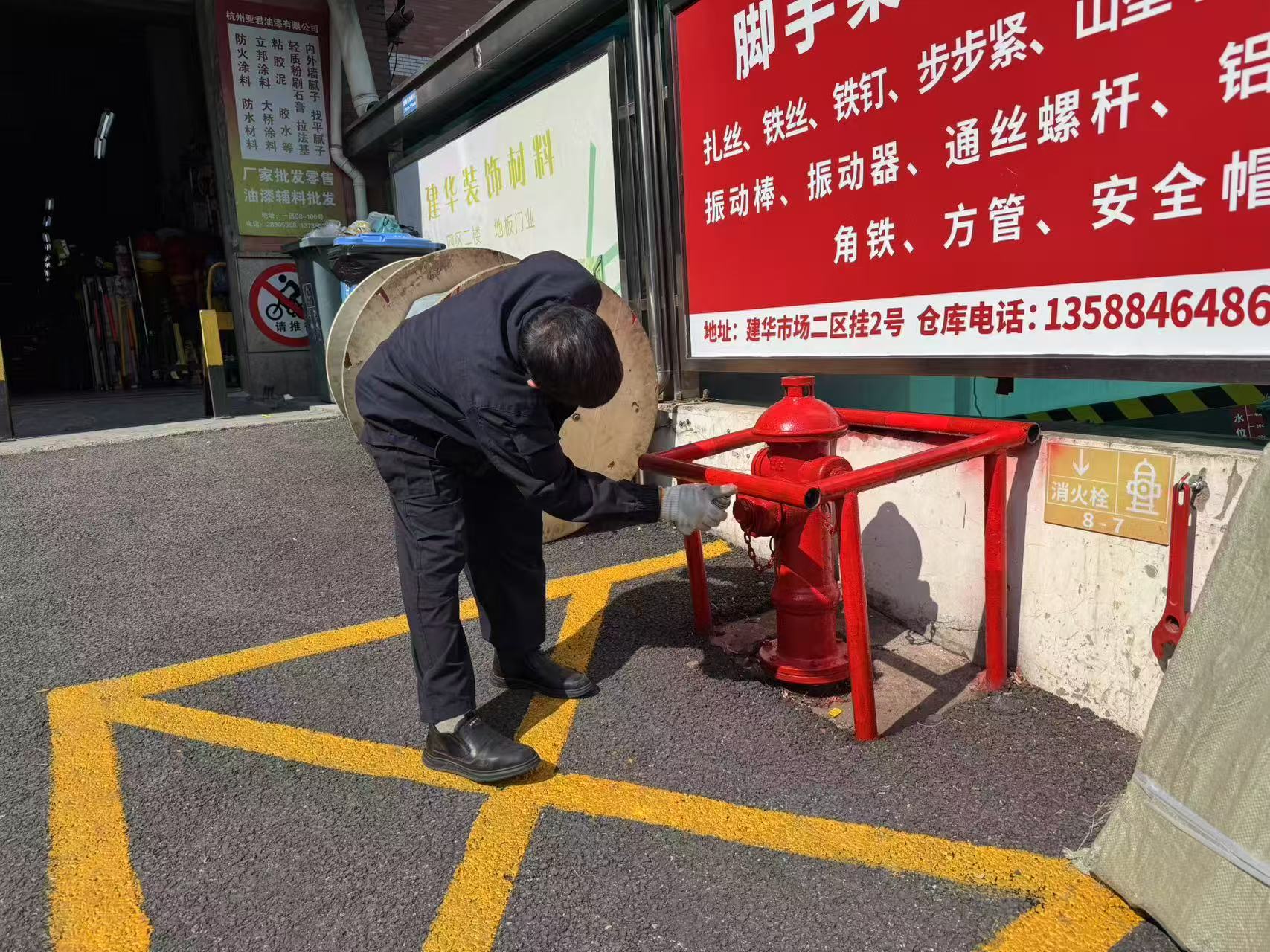 必赢市场为户外消防设施做“脱衣体检”——安全防护不放松