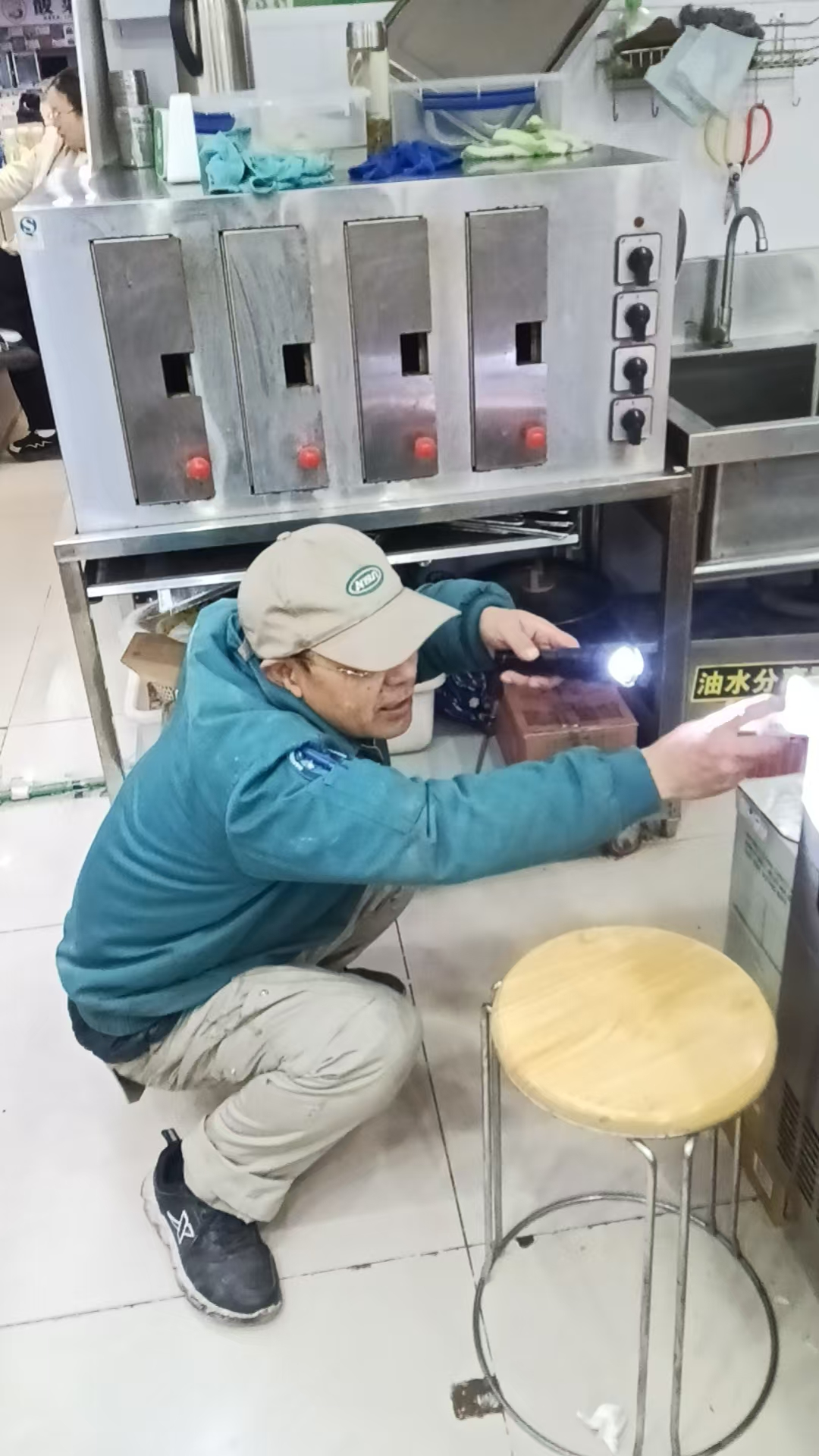 专业除四害，，，，，，，，守护美食天地