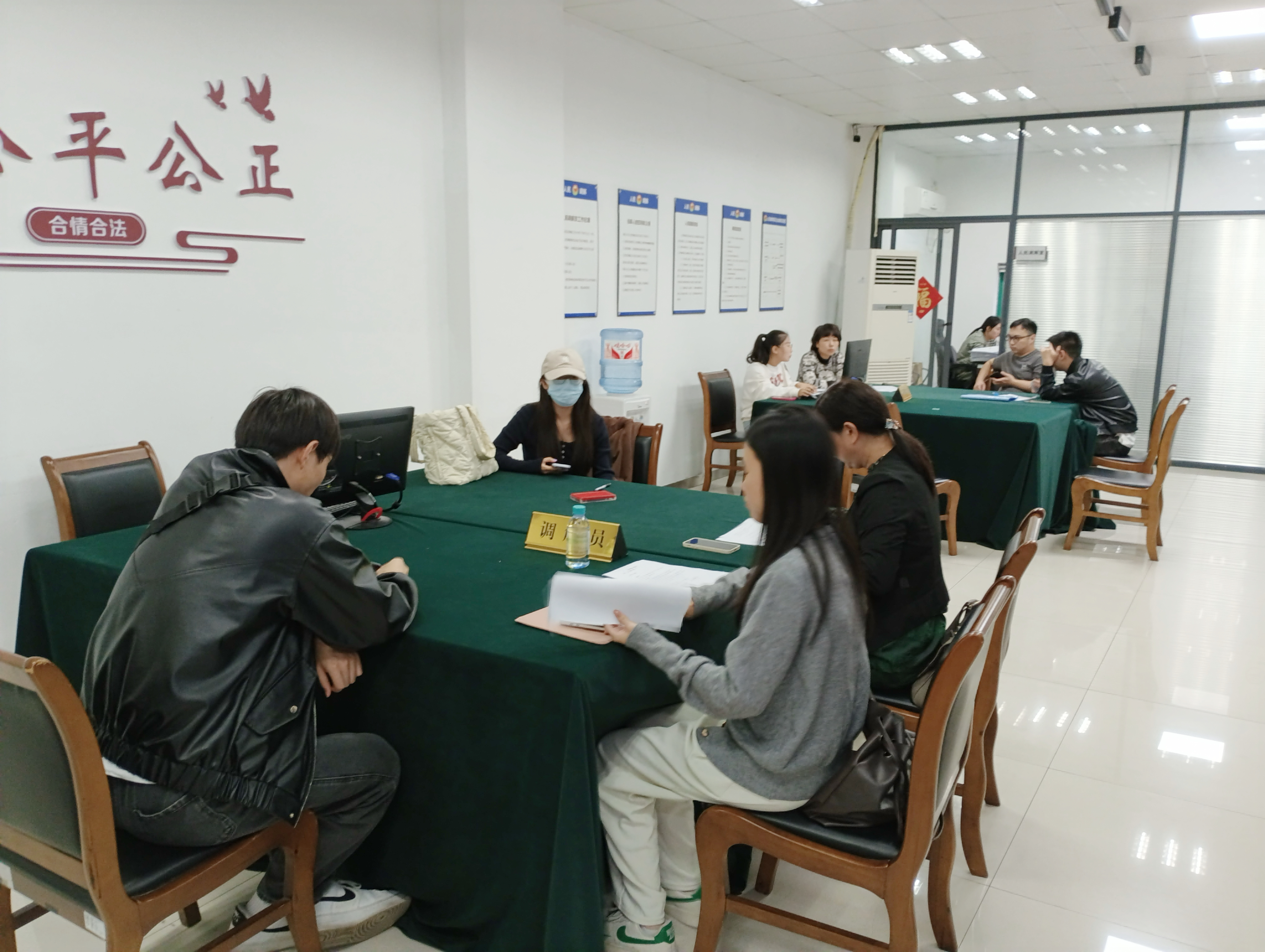调解显温情，，，，，，，商业洪流中的信任与重生