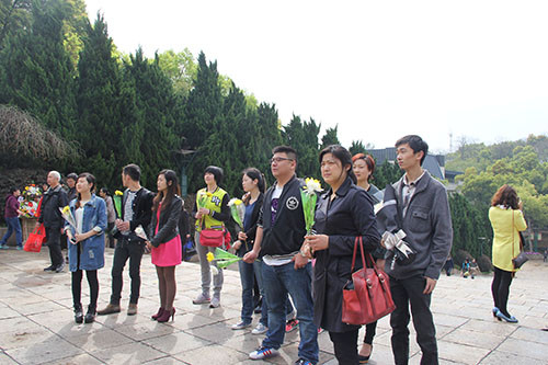 20140328必赢文创园党支部清明节祭扫云居山革命烈士墓 (1).jpg