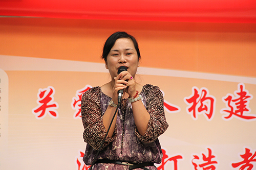 必赢文创园党支部团委走访慰问七古登社区老人 (1).jpg